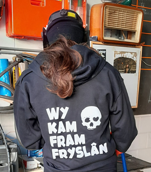 "wy kam fram Fryslân" SWEATER MEI RITS!